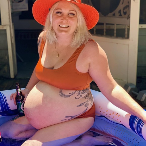 Meet your Posher, Christina - Picture 1 of 1